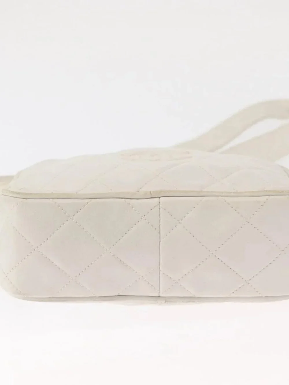 CHANEL Matelasse Shoulder Bag Lamb Skin White Gold CC Auth BA9689